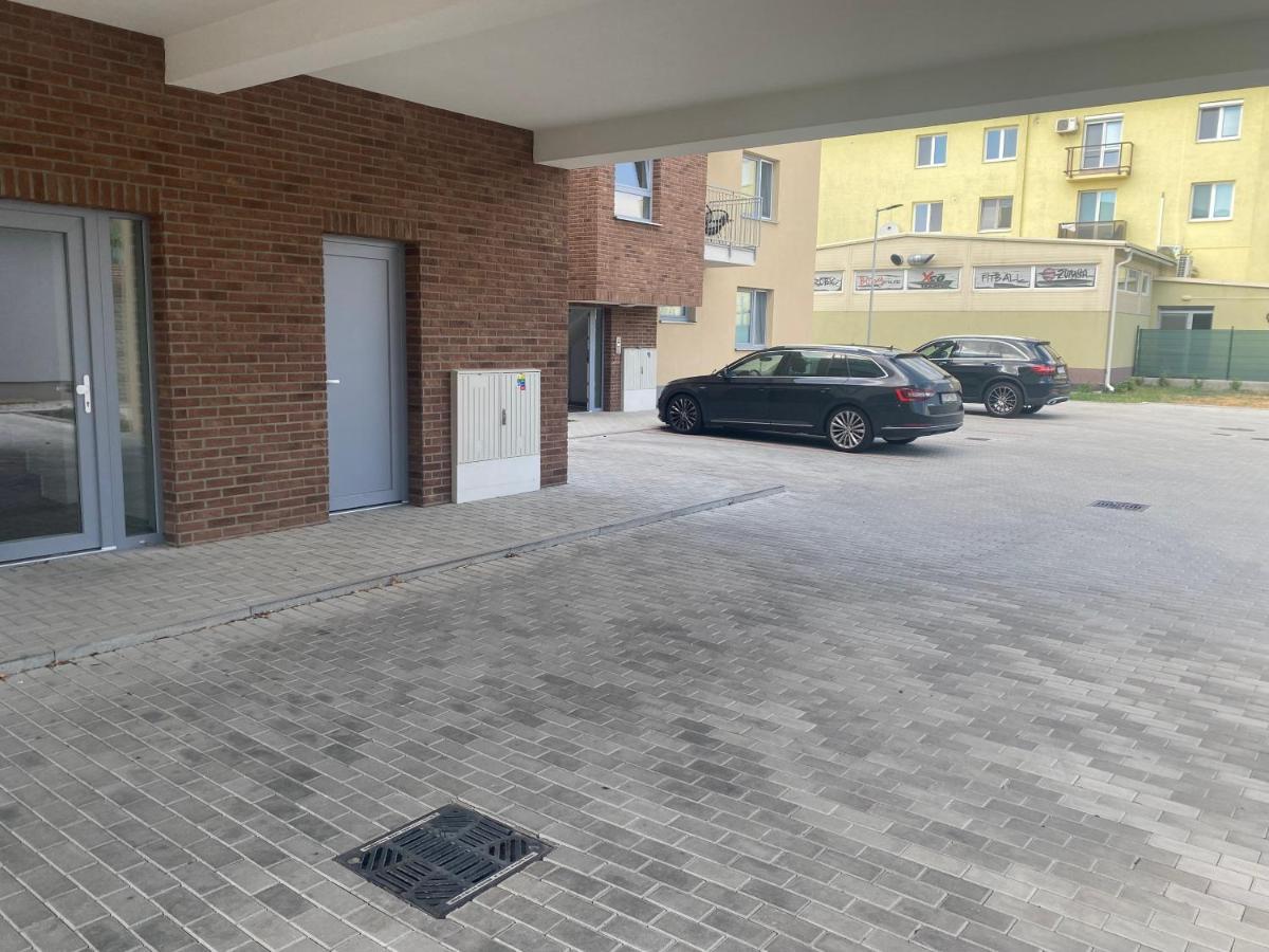 Maja Apartman Dunajská Streda Buitenkant foto
