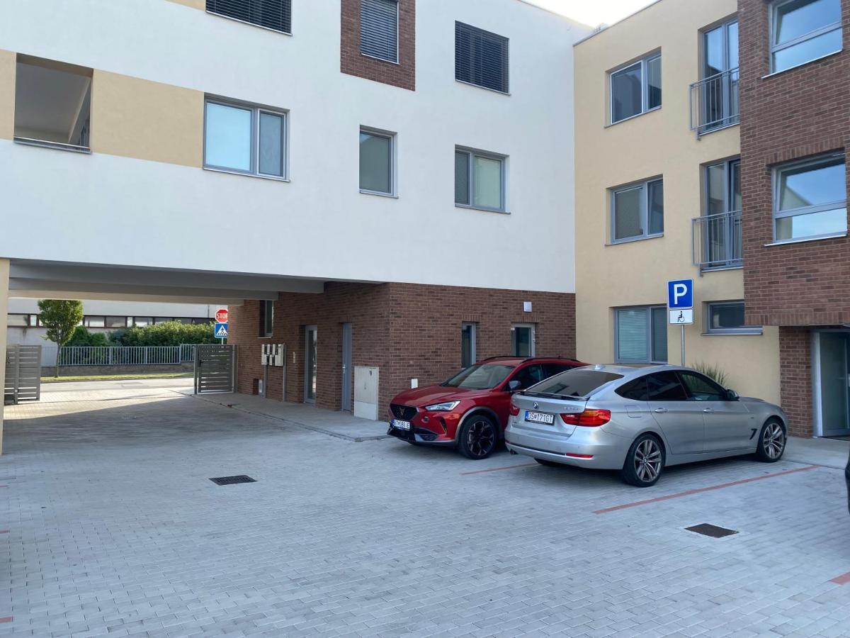Maja Apartman Dunajská Streda Buitenkant foto